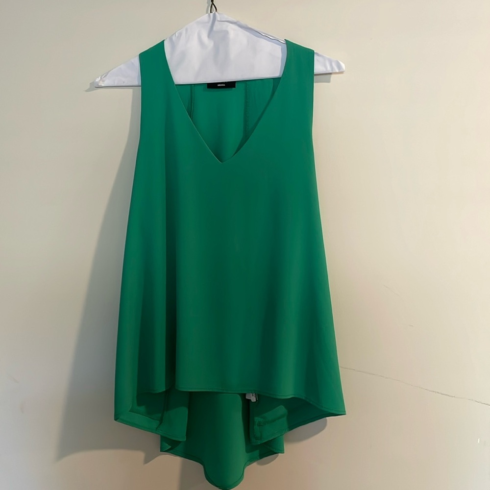 Vici Small green sleeveless top. Flowy! Longer in back. Drapes in back